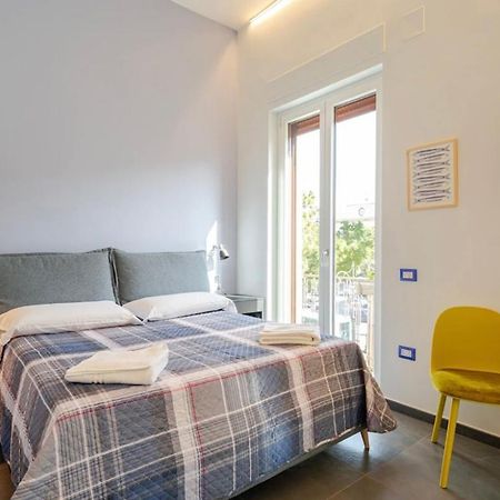 B&B Un Passo Dal Treno Piazza Vittorio Veneto 36-Salerno Station Exteriör bild