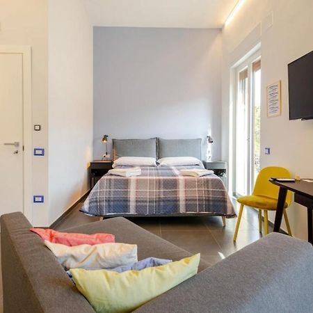 B&B Un Passo Dal Treno Piazza Vittorio Veneto 36-Salerno Station Exteriör bild