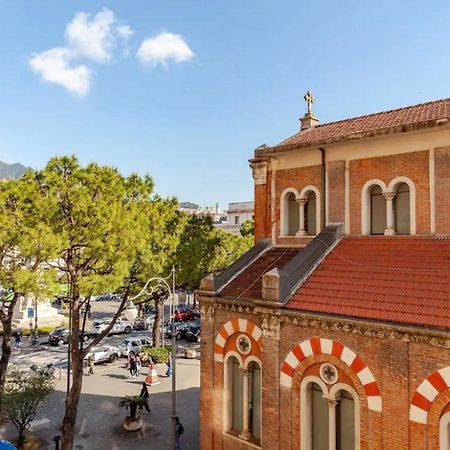 B&B Un Passo Dal Treno Piazza Vittorio Veneto 36-Salerno Station Exteriör bild