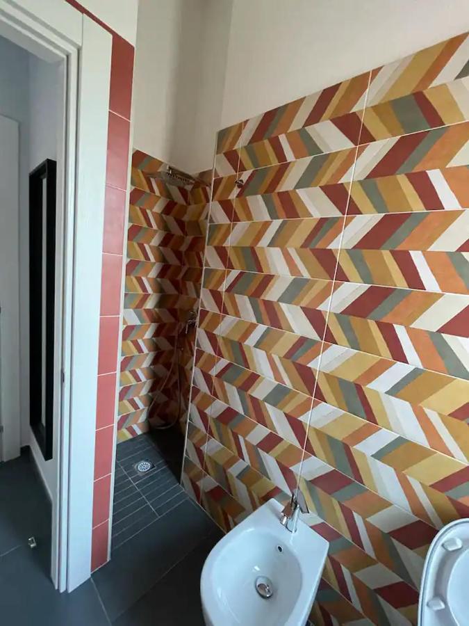 B&B Un Passo Dal Treno Piazza Vittorio Veneto 36-Salerno Station Exteriör bild
