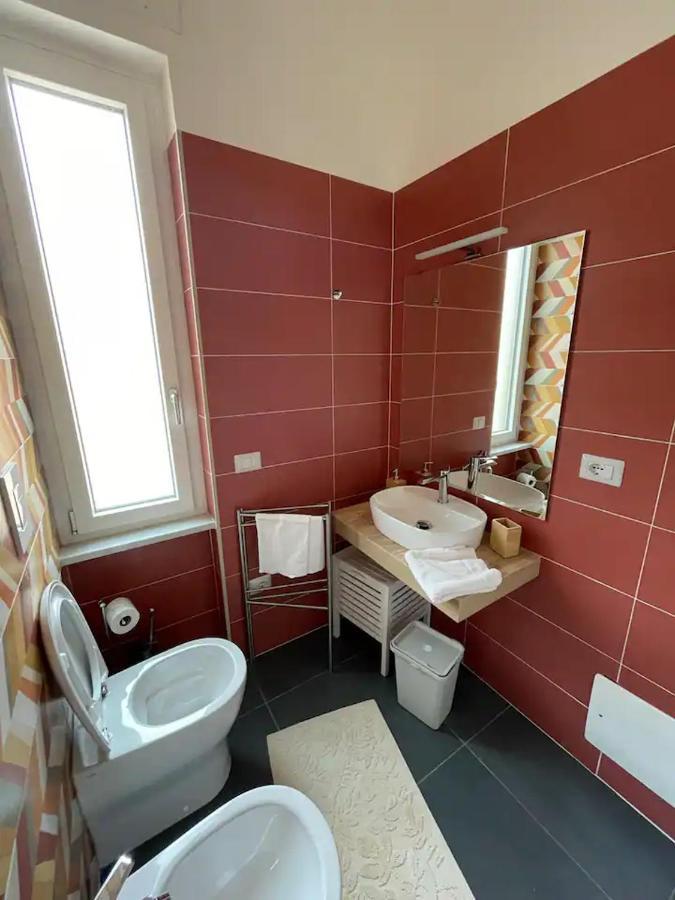 B&B Un Passo Dal Treno Piazza Vittorio Veneto 36-Salerno Station Exteriör bild