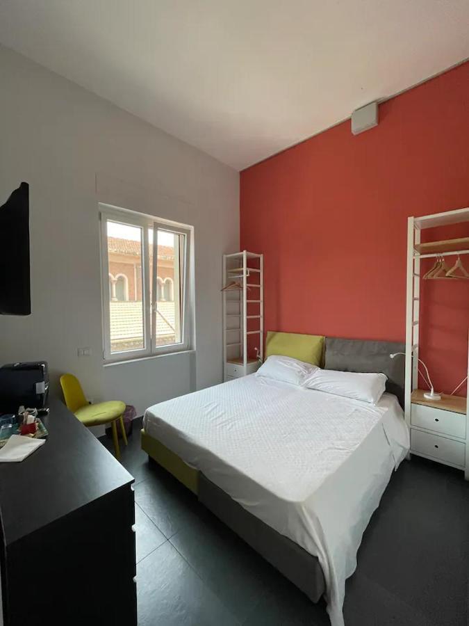 B&B Un Passo Dal Treno Piazza Vittorio Veneto 36-Salerno Station Exteriör bild