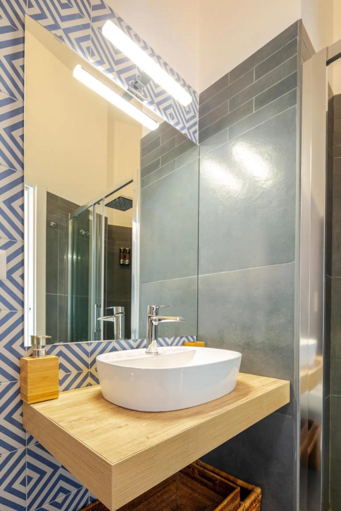 B&B Un Passo Dal Treno Piazza Vittorio Veneto 36-Salerno Station Exteriör bild