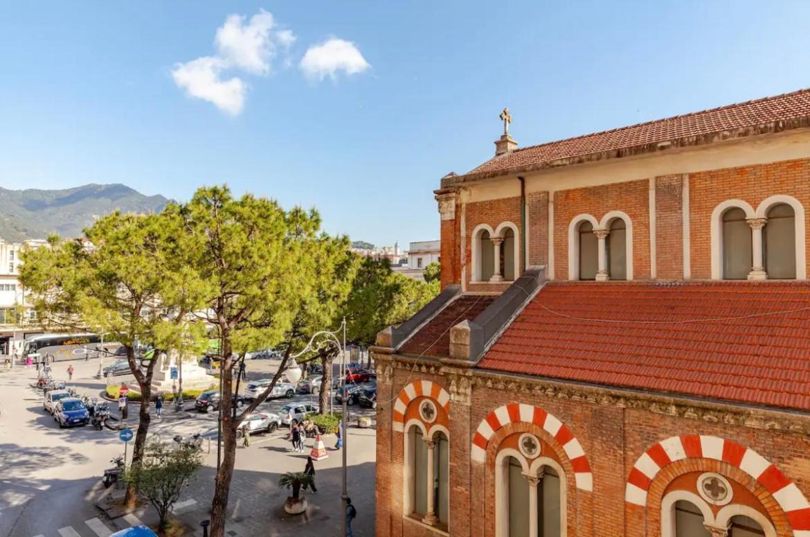 B&B Un Passo Dal Treno Piazza Vittorio Veneto 36-Salerno Station Exteriör bild